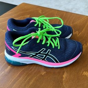 Girls ASICS GT-1000 running shoes size 3